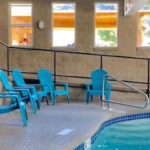 Moose Creek Lodge & Suites